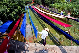Bat Trang Ceramic Village - Van Phuc Silk Village Tour full day