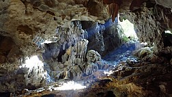 Thien Cung Cave in Halong Bay